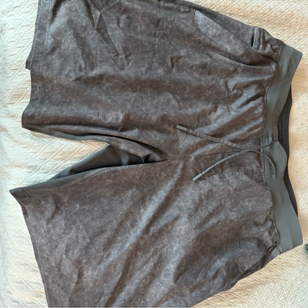 Lululemon T.H.E. Short Linerless - 11” Size XL